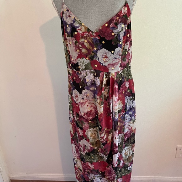 Express Floral Maxi Dress . - Picture 2 of 14